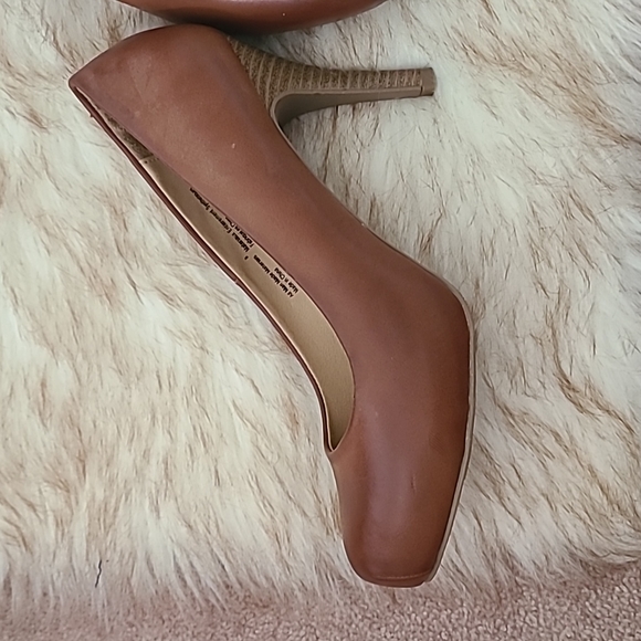 Heels - Picture 3 of 3